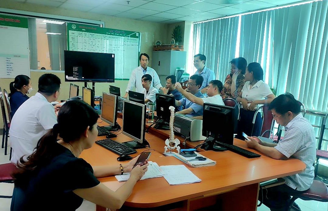 PGS. TS. Nguyễn Quang Bình khảo sát thực trạng khoa Răng hàm mặt, TTYT huyện Cẩm Khê, tỉnh Phú Thọ